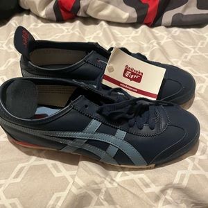Onitsuka tiger brand new size 8.5, leather